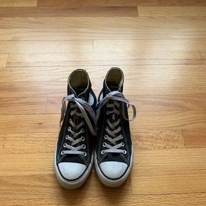 Size 8.5 black high top converse
